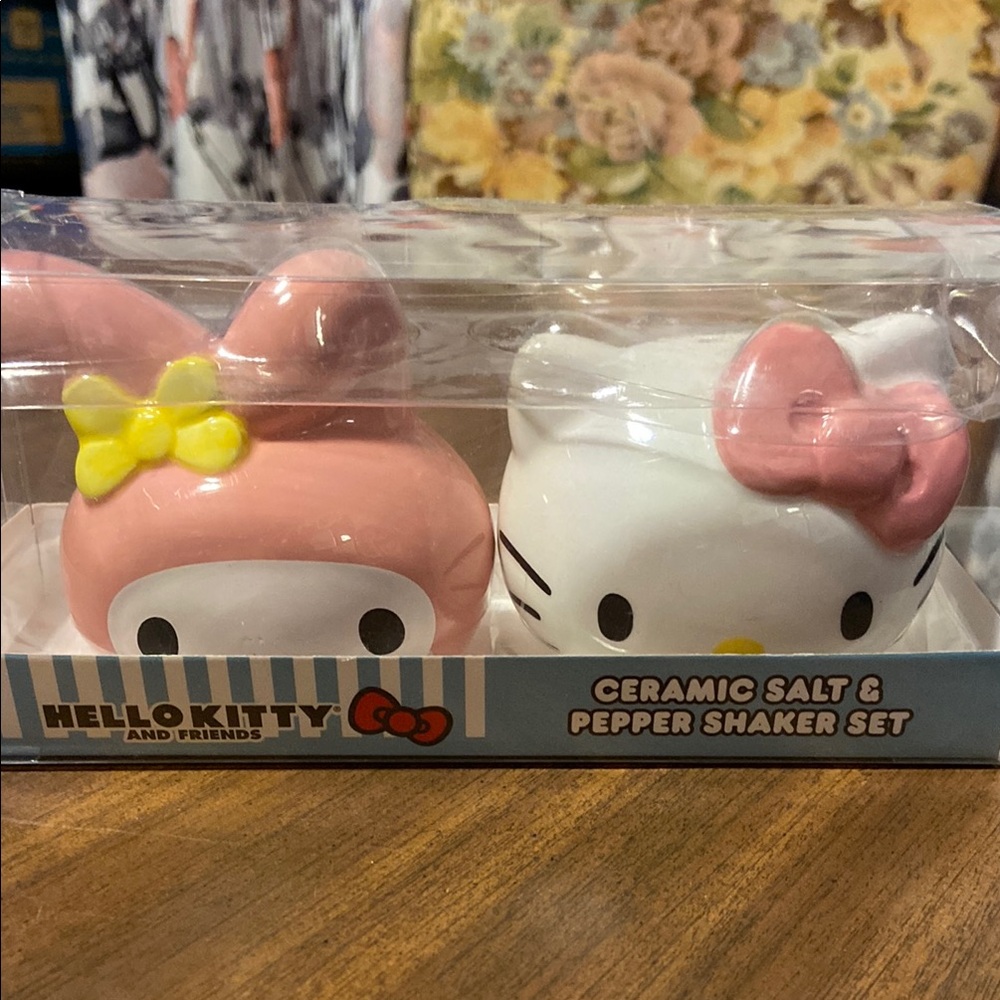 Hello Kitty Ceramic Salt & Pepper Shaker Set